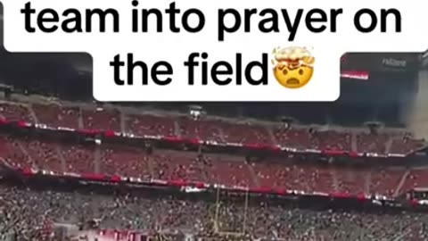 HOUSTON TEXANS QB TJ SHROUD LEADS HIS TEAM TO PRAY