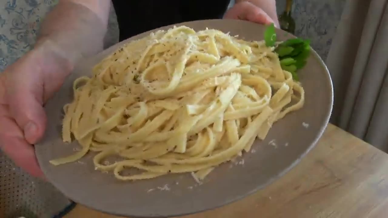 Easy Homemade Alfredo Sauce with Pasta, Butter & Parmesan!