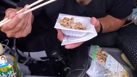 Funny eating food in truck 😂😂 #trending #viral #food #foodeating