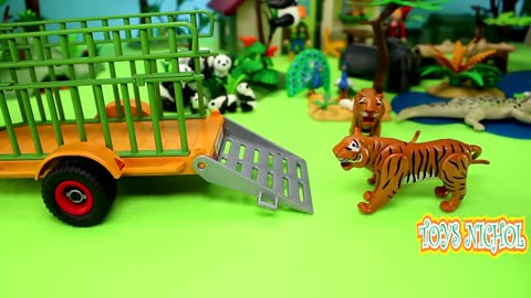 Three Fox Cubs were Targeted by Lion to Become Lunch