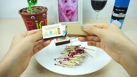 Kluna Tik eating burned food (Matchbox)_part1