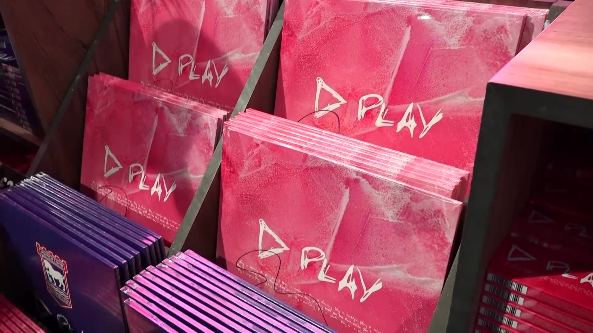 Ed Sheeran surprises fans with acoustic set at London ‘Play’ pop-up