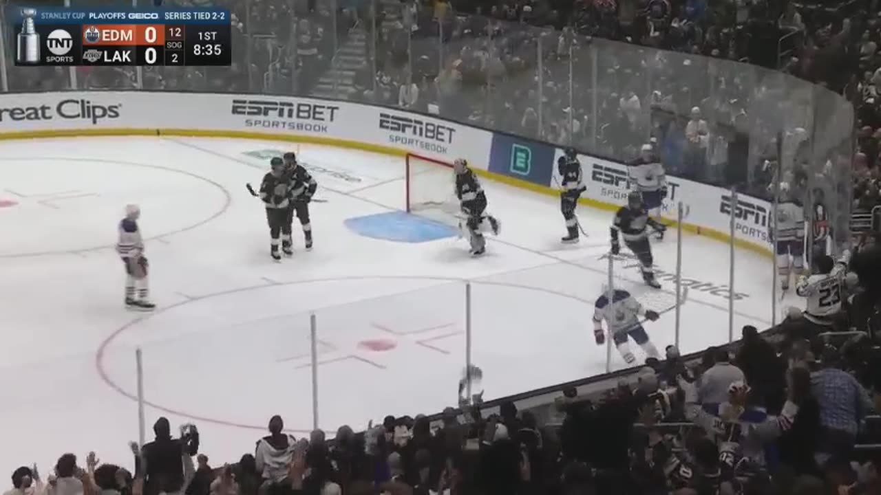 US Sports Ice Hockey Feat. NHL Playoff Highlights Oilers vs. Kings Gm 5
