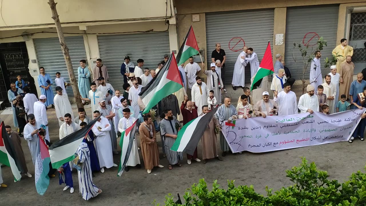 عيدنا فلسطيني وقفة تضامنية مع الشعب الفلسطيني المحاصر مسجد التوبة بني مكادة بعد صلاة العيد07 06 2025