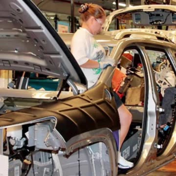 6,000 Canadian Autoworkers Laid Off After Trump’s 25% Auto Tariff