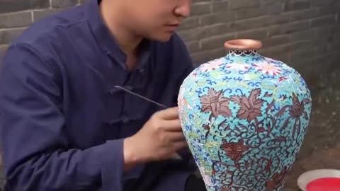 Follow us 👉 @artwonderly ✨ The artist carries on a centuries-old tradition of copper engraving