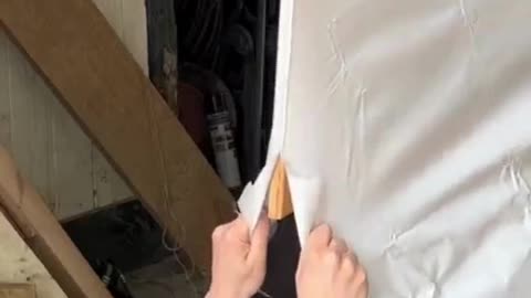 Incredible canoe-building skills! Watch this chap’s engineering in action 🚣‍♂️ #Craftsmanship