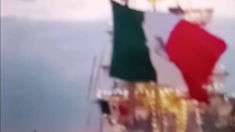 Mexican navy ship slams into Brooklyn Bridge
