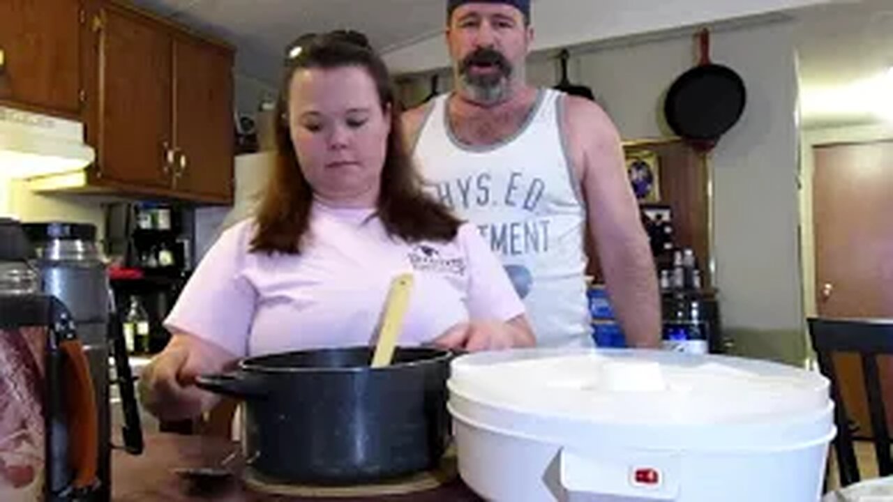 Dehydrated chili-mac backpacking trail food