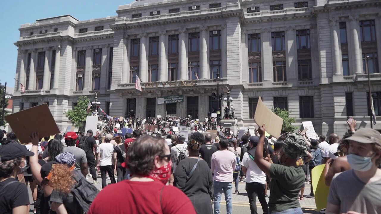 breaking news protest in front of the hall
