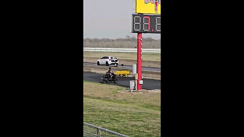 This Jeep trackhawk runs 7 Seconds