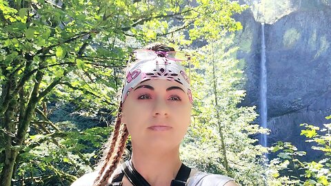 VISITING THE GORGEOUS LATOURELL FALLS {OREGON}