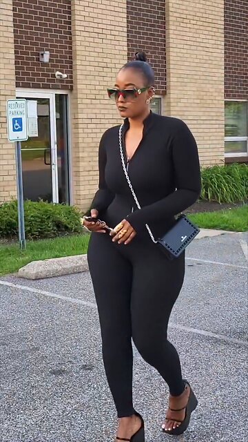 Black VersaFlex Zip-Up Slim Fit Jumpsuit with Thumbhole Sleeves🖤