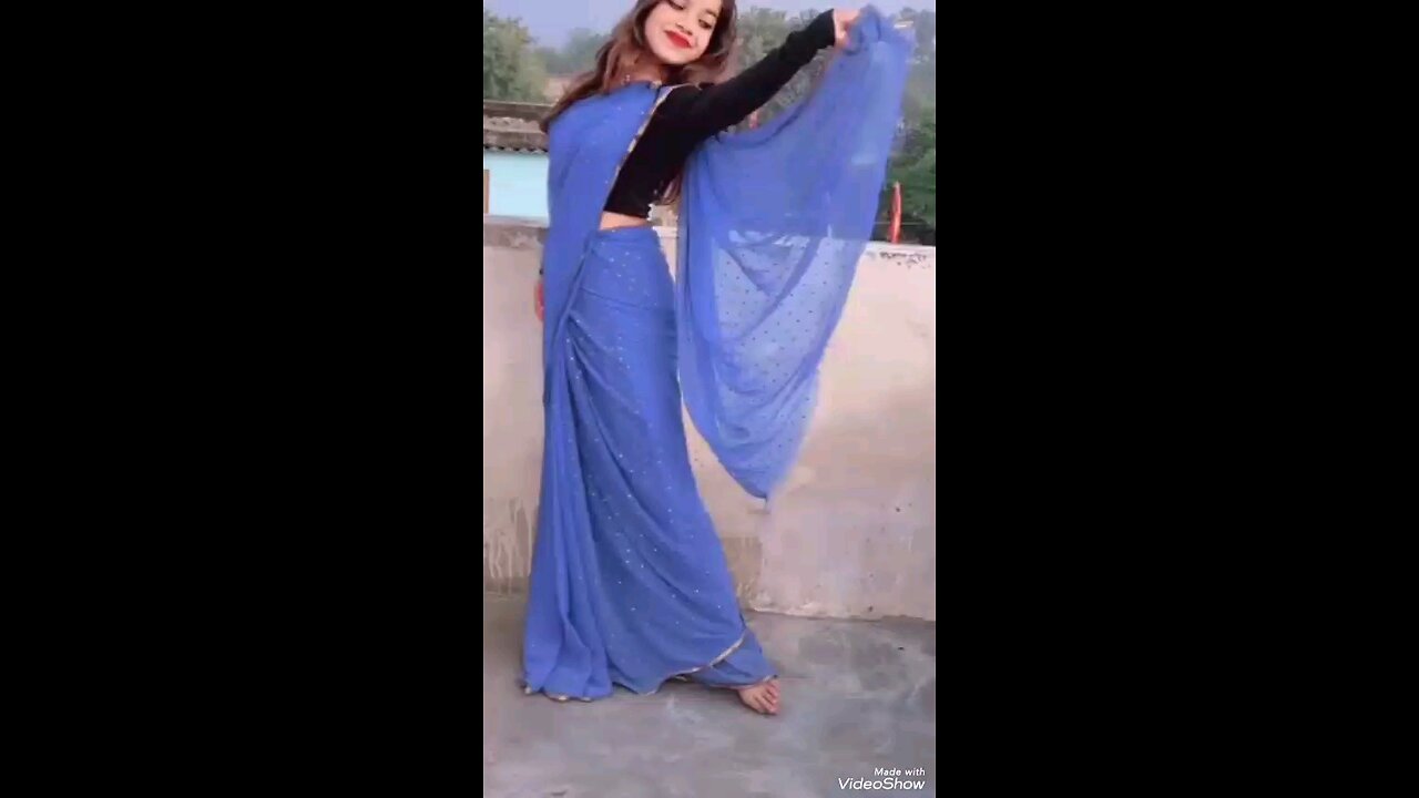 Ek Ladki boli meri photo khincho😂