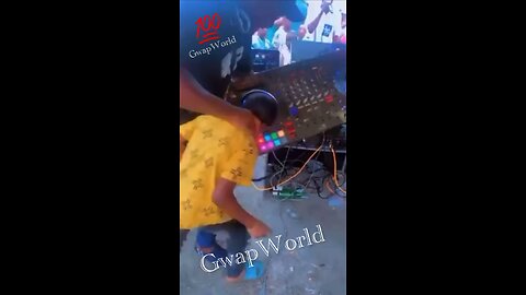 What is the Dj on 😳 lol