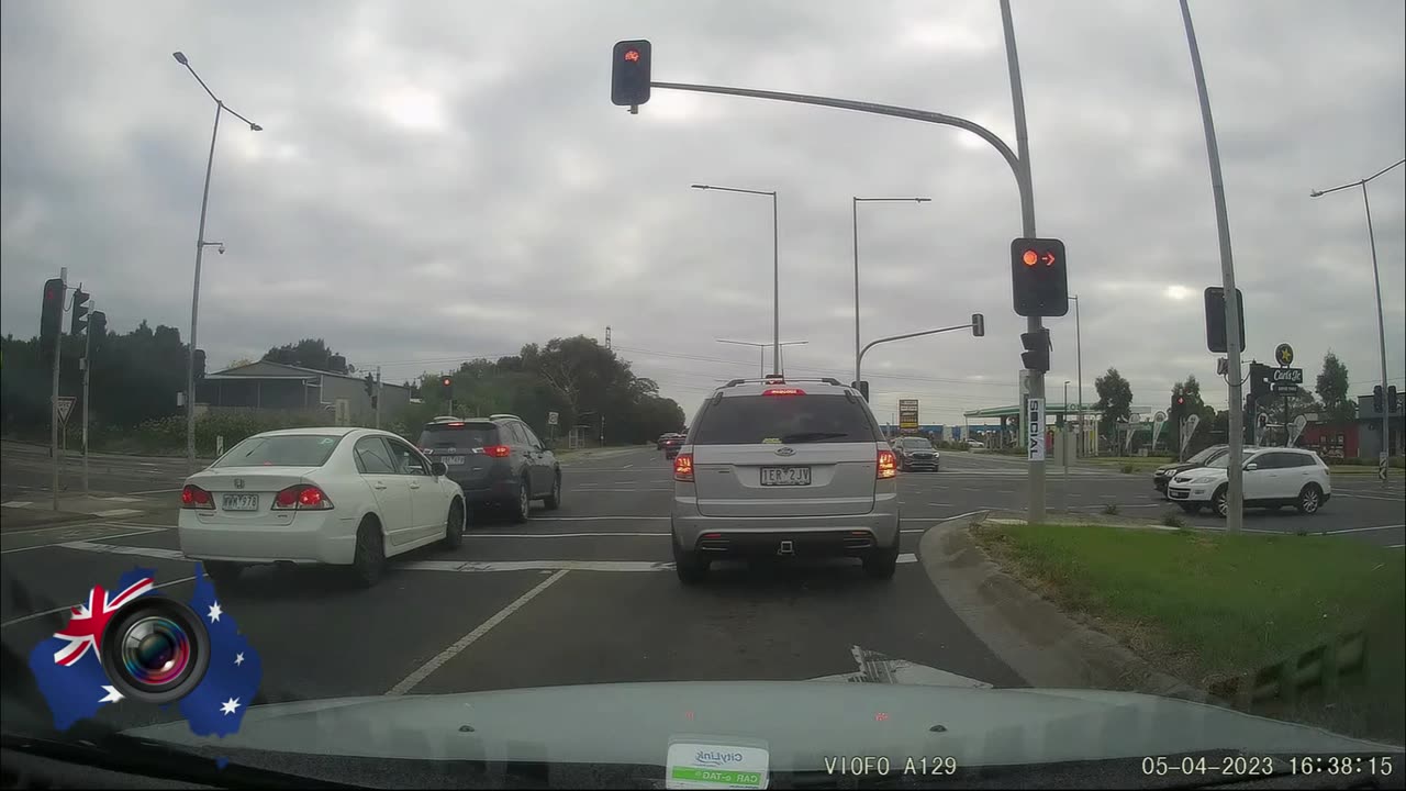 Aussiecams - Was it safe to Stop on the Amber? Dashcam accident Cranbourne VIC