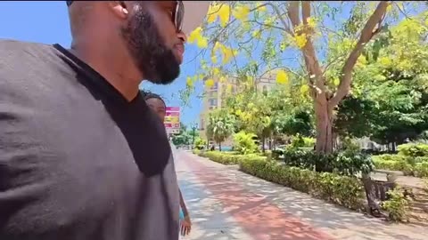 Being harassed as an American, walking through CUBA
