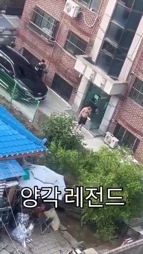 South Korea, a Muslim person was harassing Korean women