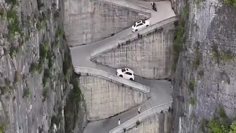 The most extraordinary mountain road in China—the Lingpaishi Zigzag Highway in Wuxi, Chongqing