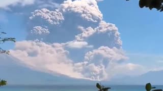Significant eruption at the Lewotobi volcano, ash plume reaching an altitude of 18 kilometers