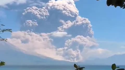 Significant eruption at the Lewotobi volcano, ash plume reaching an altitude of 18 kilometers