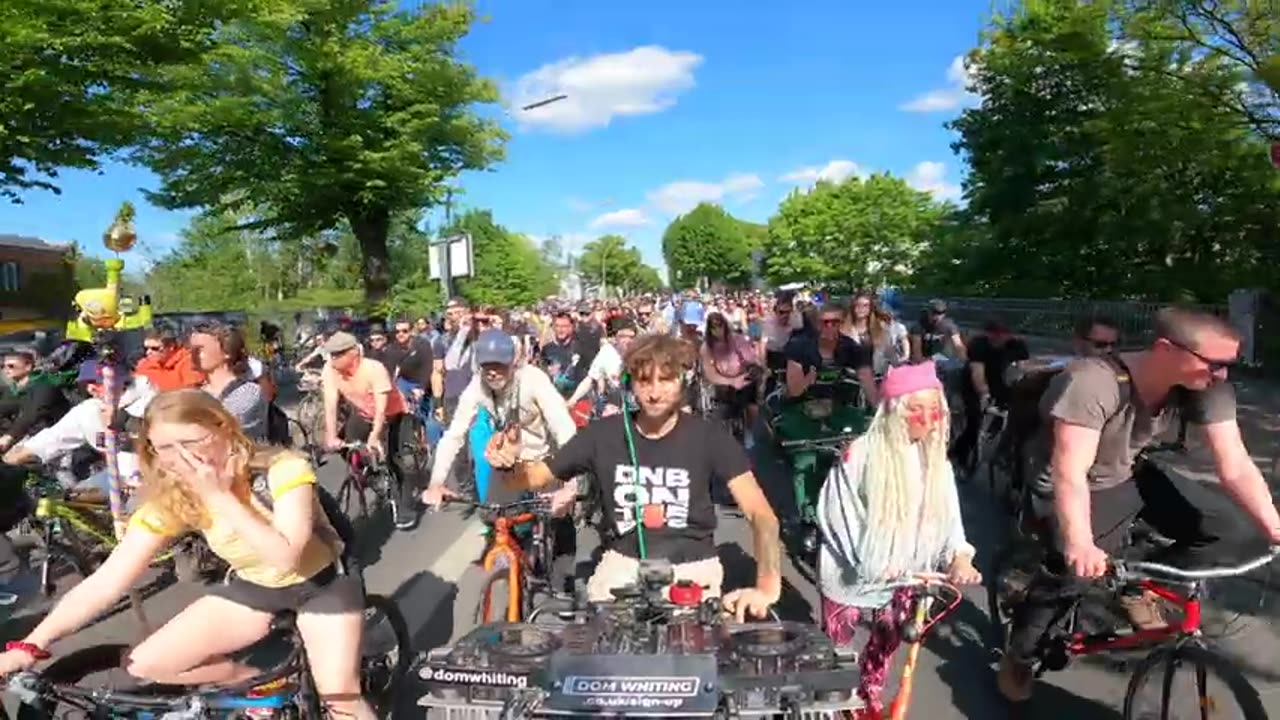 Dom Whiting - Drum & Bass On The Bike - BERLIN