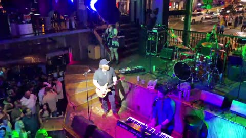 NASHVILLE TN LIVE BROADWAY STREET / PEOPLE WATCHING / BANDS WATCHING / BARS