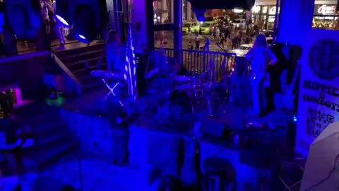 NASHVILLE TN LIVE BROADWAY STREET / PEOPLE WATCHING / BANDS WATCHING / BARS