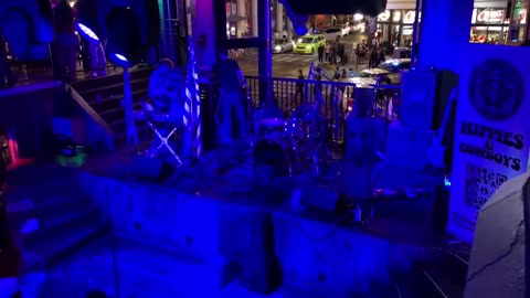 NASHVILLE TN LIVE BROADWAY STREET / PEOPLE WATCHING / BANDS WATCHING / BARS