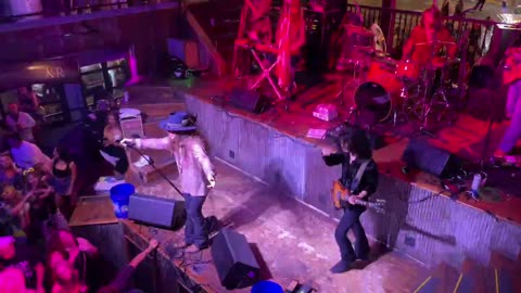 NASHVILLE TN LIVE BROADWAY STREET / PEOPLE WATCHING / BANDS WATCHING / BARS