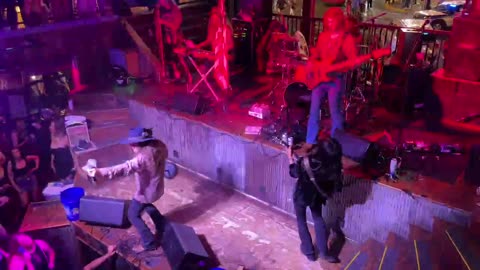 NASHVILLE TN LIVE BROADWAY STREET / PEOPLE WATCHING / BANDS WATCHING / BARS