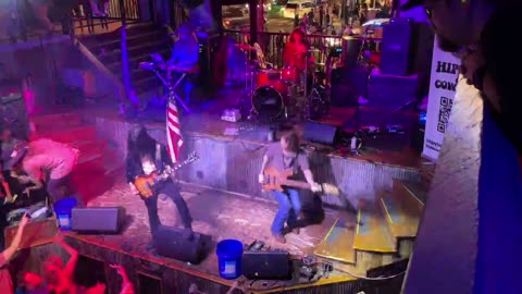 NASHVILLE TN LIVE BROADWAY STREET / PEOPLE WATCHING / BANDS WATCHING / BARS