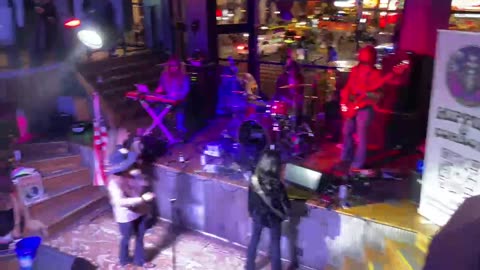 NASHVILLE TN LIVE BROADWAY STREET / PEOPLE WATCHING / BANDS WATCHING / BARS