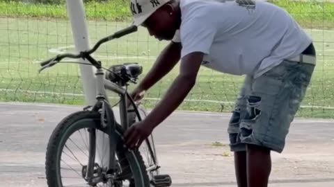 The Bicycle Breaks 4sses 🍑😂