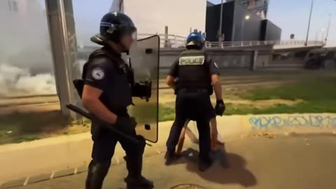 🇫🇷 Around 800,000 people across France joined a major strike, disrupting schools, transport,