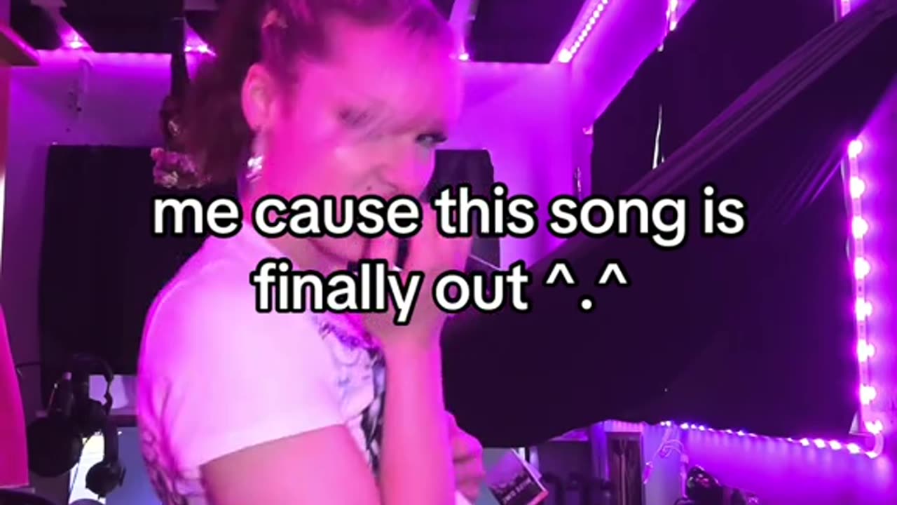 American tgirl adoring doing it