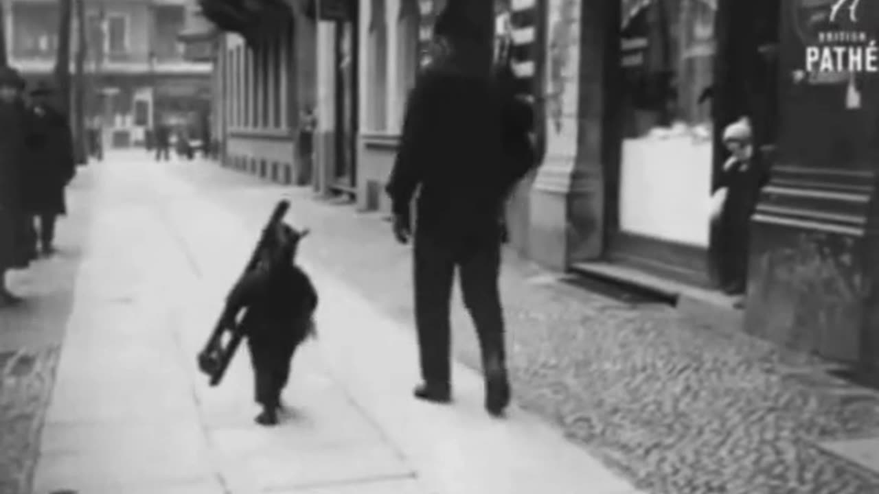 The Youngest Chimney Sweeper – 1933 🕰️