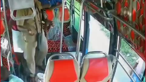 Tamil Nadu: One-Year-Old Falls from Moving Bus After Sudden Brake, Escapes with Minor Injuries
