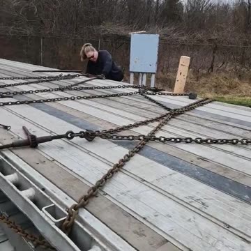 IS THIS LEGAL #ourtruckinglife #truckdrivers #reallifetruckers #truckdriver #atruckerslife