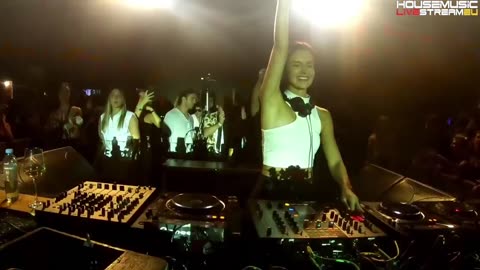 KOROLOVA live at La Estación Sunset 🧡