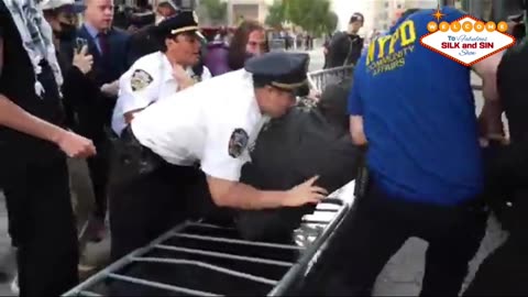 Protesters clash with police in NYC amid ant-ICE mass deportations