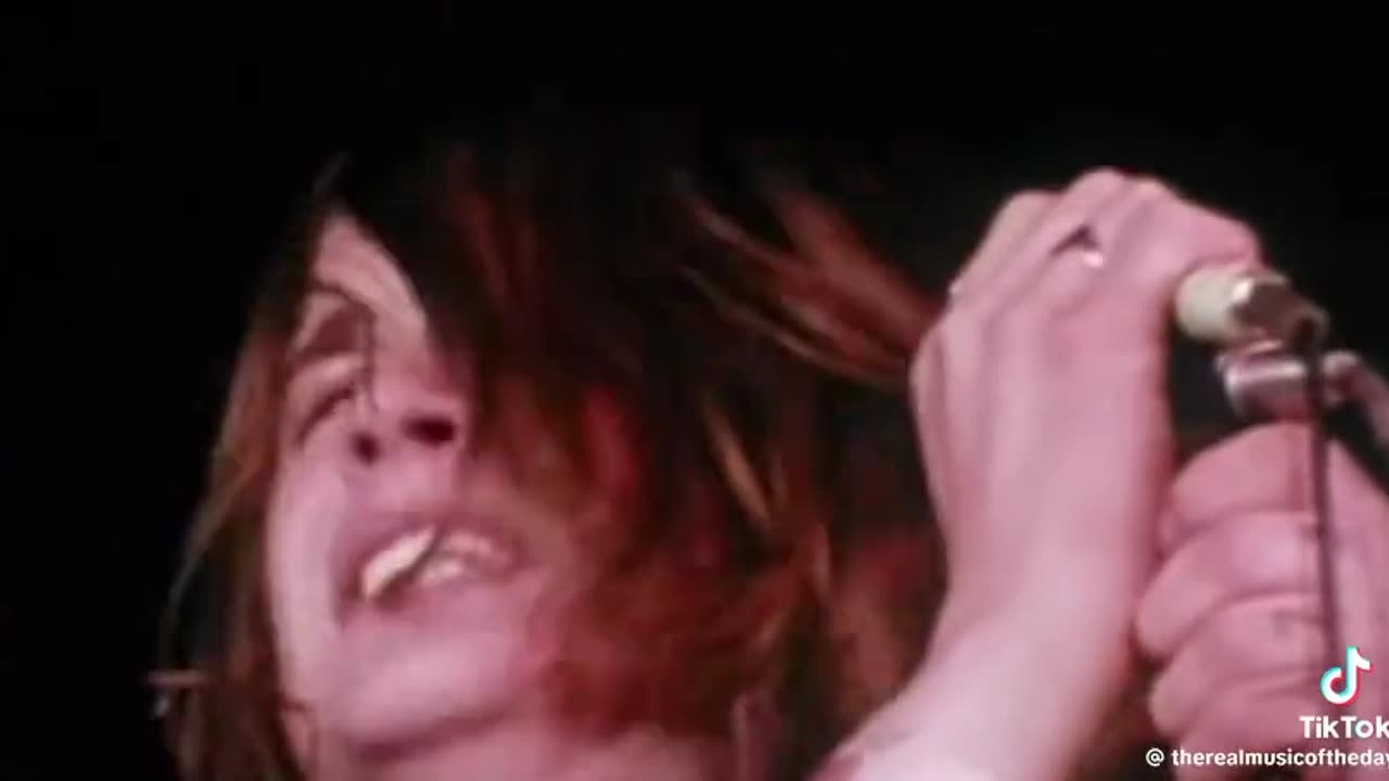 WAR PIGS - BLACK SABBATH LIVE IN PARIS 1970