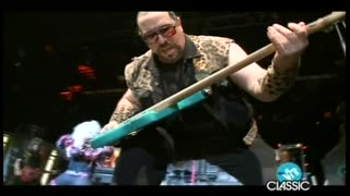 Twisted Sister - I Saw Mommy Kissing Santa Claus = Live