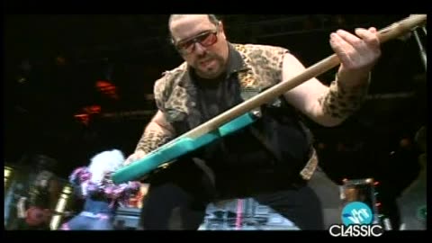 Twisted Sister - I Saw Mommy Kissing Santa Claus = Live