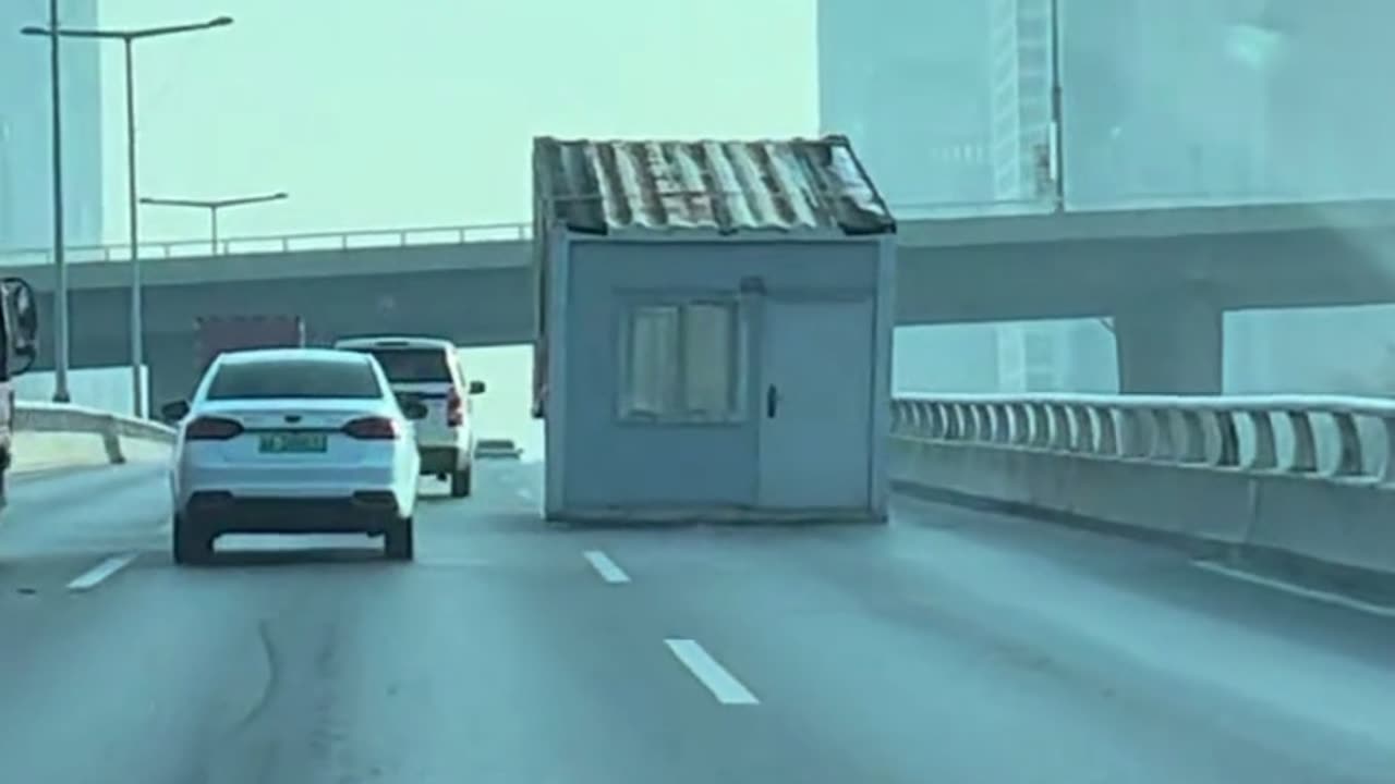 Real Life Episode Of 'Extreme Home Relocation'...🤣