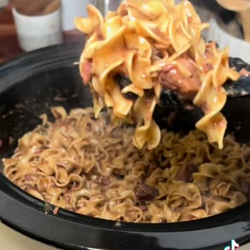 Crockpot Beef & Noodles