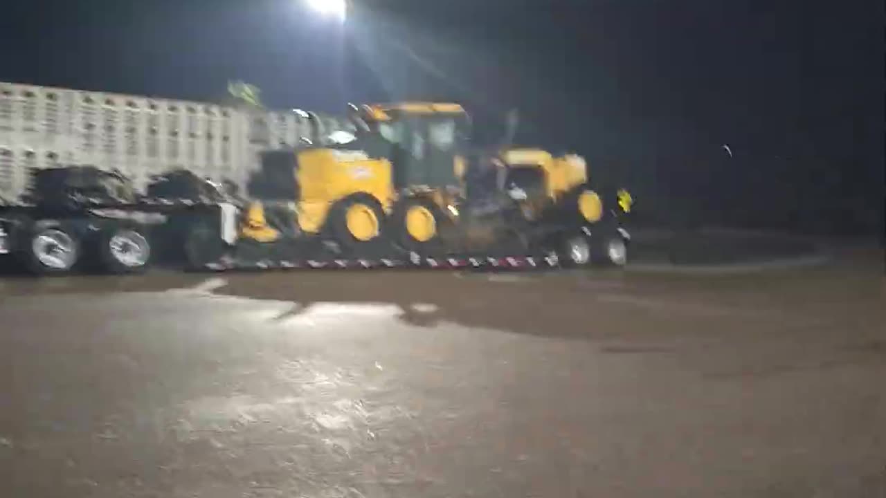 WHAT DO YALL DO ON YOUR BIRTHDAY #truckesvlogs #truckdriver #ourtruckinglife #truckergirl #truckin