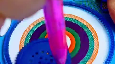 The shape and sound of this spirograph are simply mesmerizing!