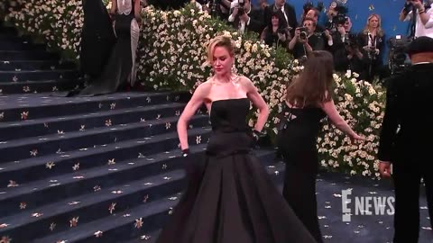 Nicole Kidman Stuns With Dark Hair Transformation at Met Gala 2025 | E! News Exclusive