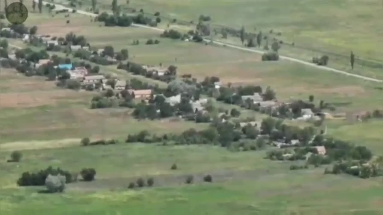 Ukrainian Artillery Opens Up On Russian Positions Inside Village of Novokarlivka